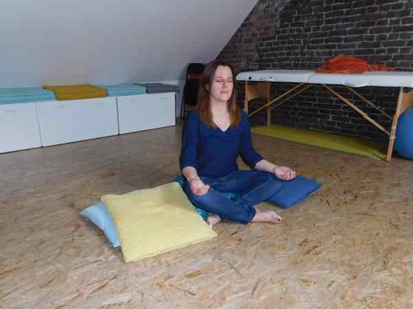 Fanny dans sa salle de méditation