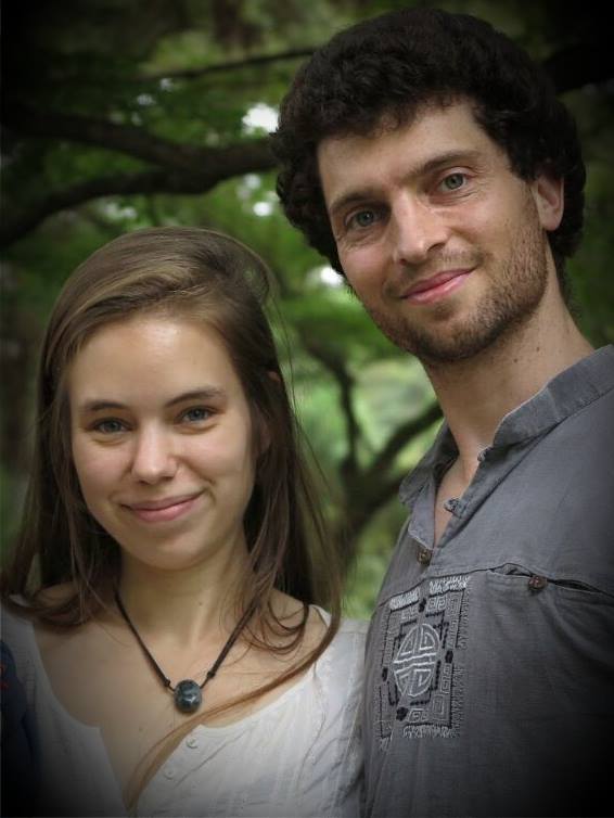 Christelle Fraiteur, ancienne ingénieure, pose aux côtés de son mari Edouard